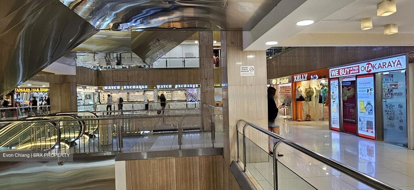 Scotts Road (D9), Retail #481137761